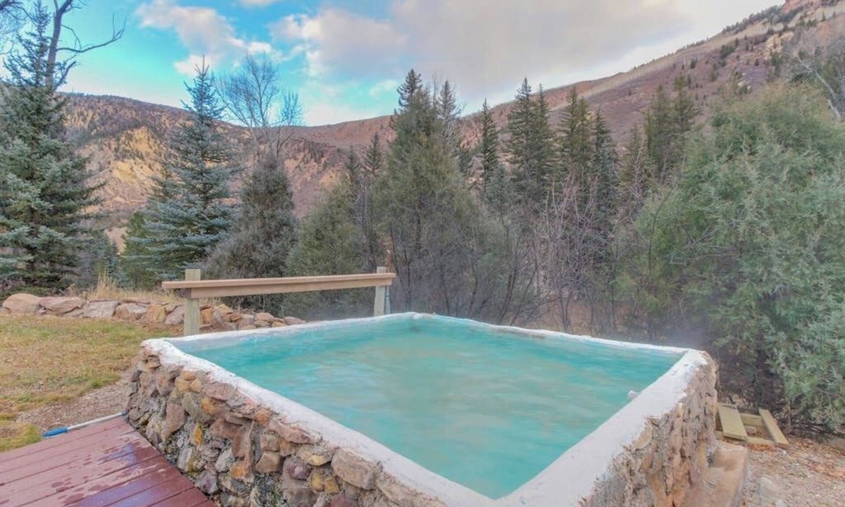 Carbondale House | Riverside cabin with natural spring hot tubs - close to skiing & fishing