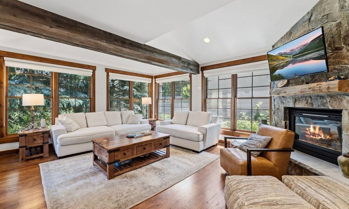 Avon Villa | Riverside Gem: Hot Tub | 3 Min to Beaver Creek