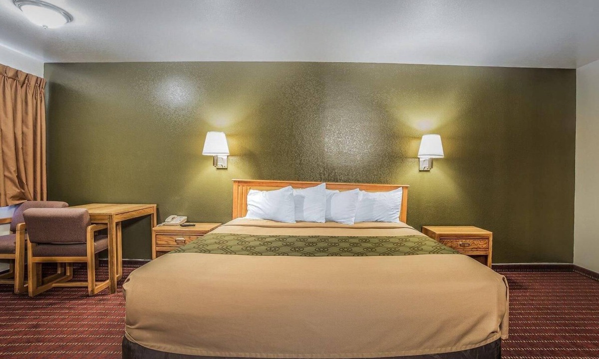 Hurricane Hotel | Rodeway Inn Hurricane - Zion National Park Area