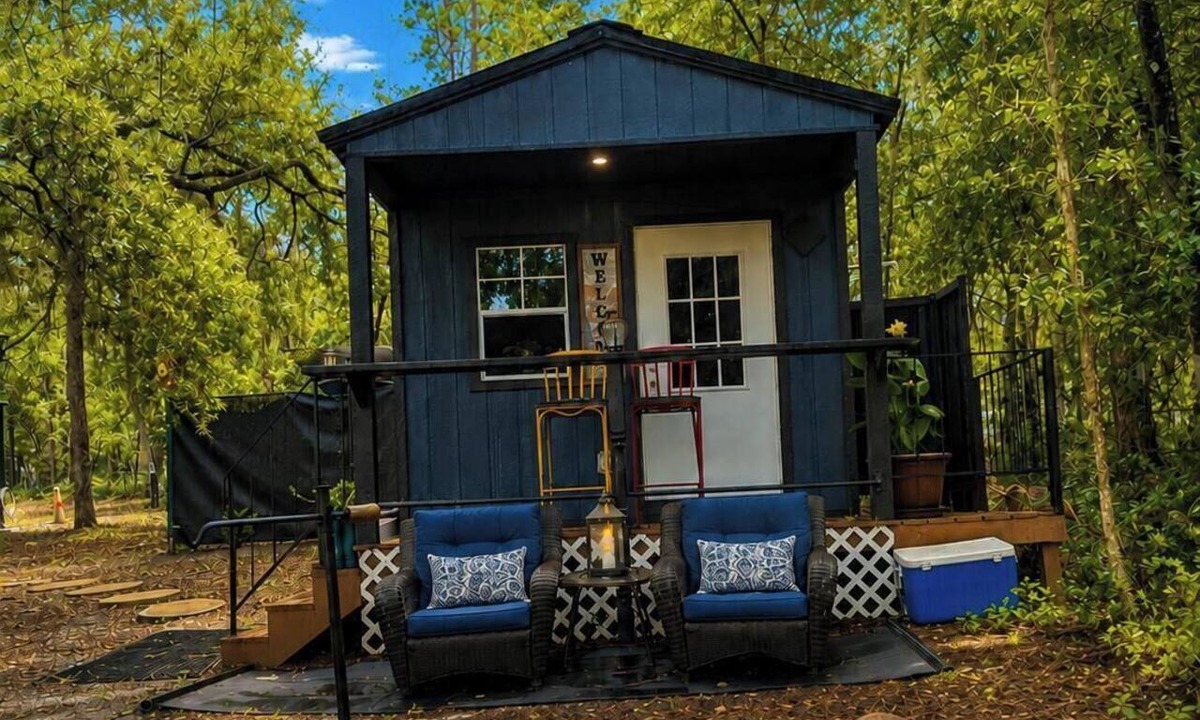Edgar Cabin | Romantic Hideaway Cabin Hammock Fire Pit Free Parking Pet-Friendly.