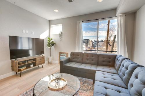 West Colfax House | Rooftop Deck & Hot Tub: Walkable Denver Townhome