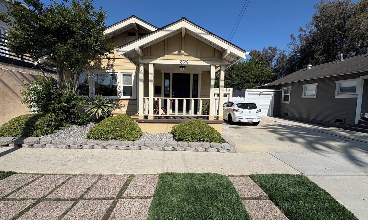 Circle Area House | ROYAL PALMS ✨PRIME LOCATION AMAZING VIBES ✨🌈✨