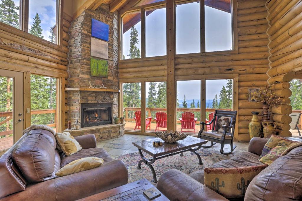 Quandary Village House | Rustic Breckenridge Escape with Hot Tub and MTN Views!