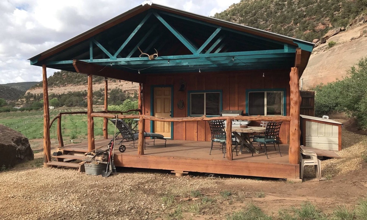 Monticello Cabin | Rustic Bunkhouse with canyon views.