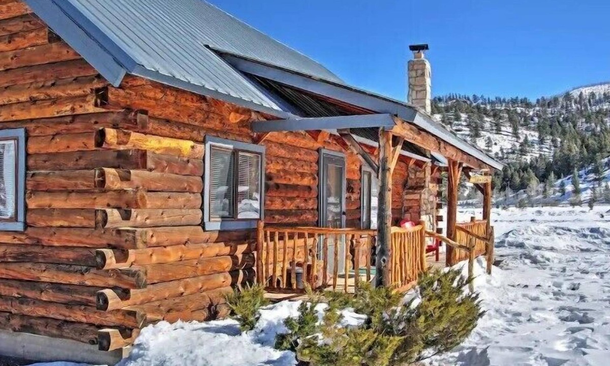 South Fork House | Rustic Cabin | Private Hot Tub | Close to Wolf Creek Ski Area
