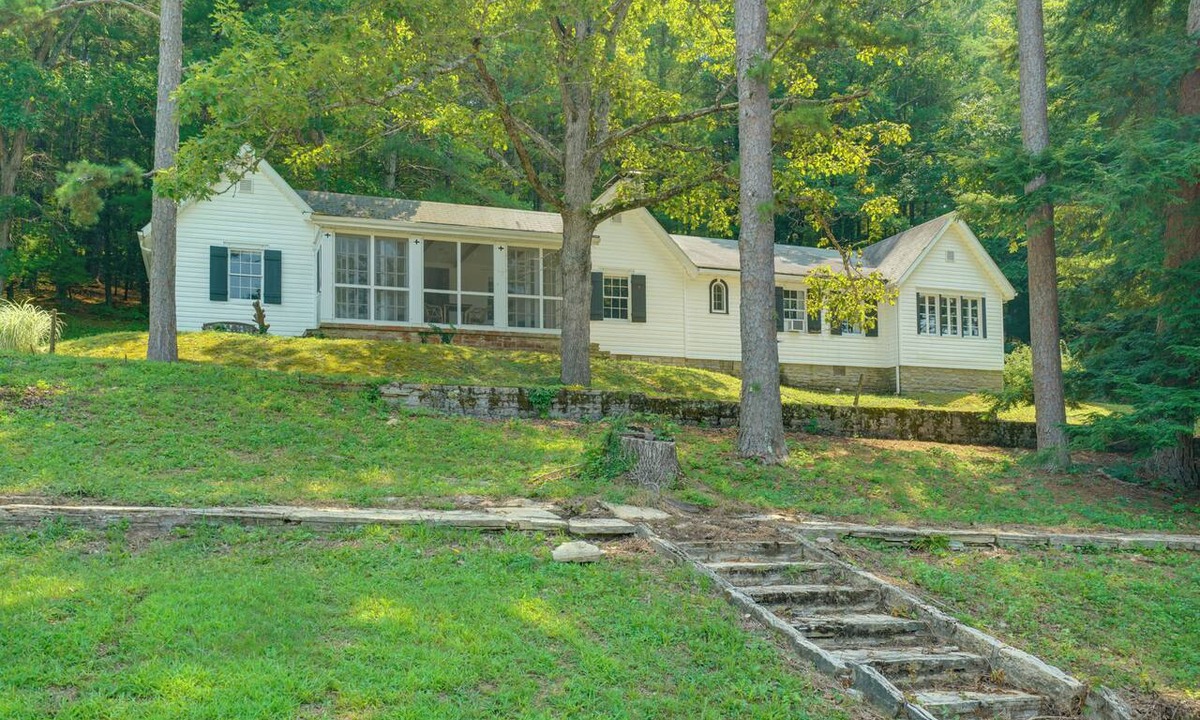 Bixby House | Saddle Up! Belleview Farm Stay w/Pool & Stables