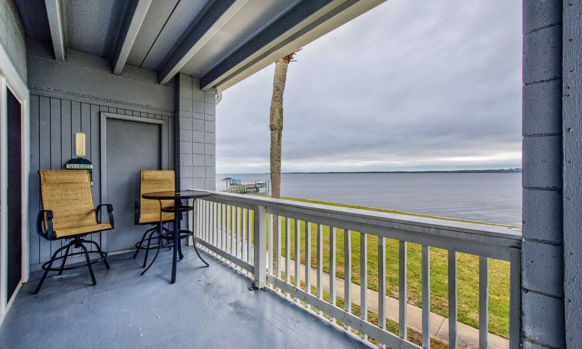Panacea Condo | "Salty Breezes", Panacea.Bay Front, Balcony, Pool, No Boats, No Pets, Wifi