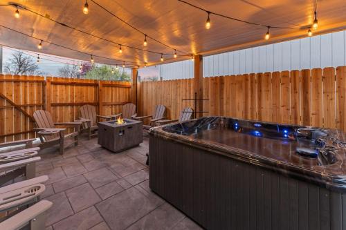 Arvada Plaza Area House | Sauna Hot Tub Family Friendly & Game Room