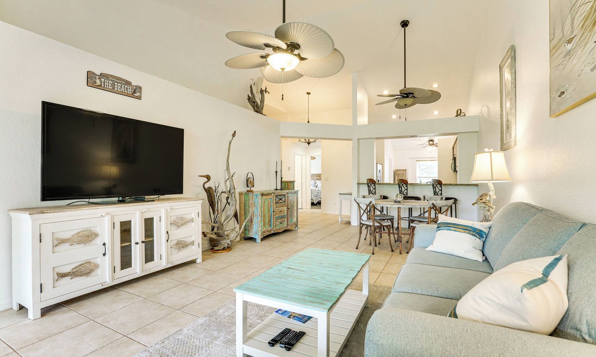 Crown Pointe Villa | Screened Lanai + Workspace! Naples Stay Near Gulf