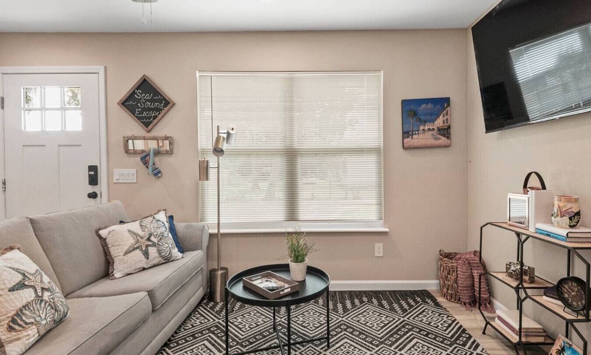 El Centro Beach House | Sea Sound Escape 10 Min Walk To Beach, Frank Brown