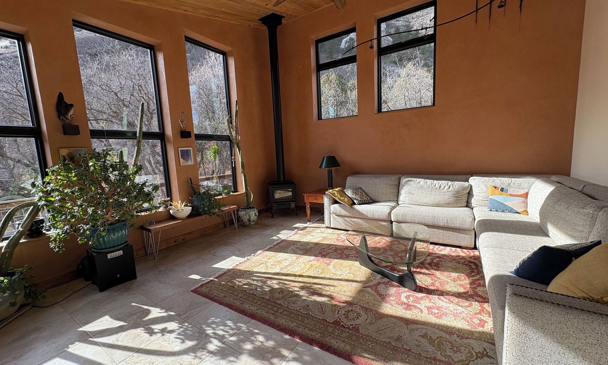 Durango House | Secluded and Custom Mountain Home. 15 minutes to down town.