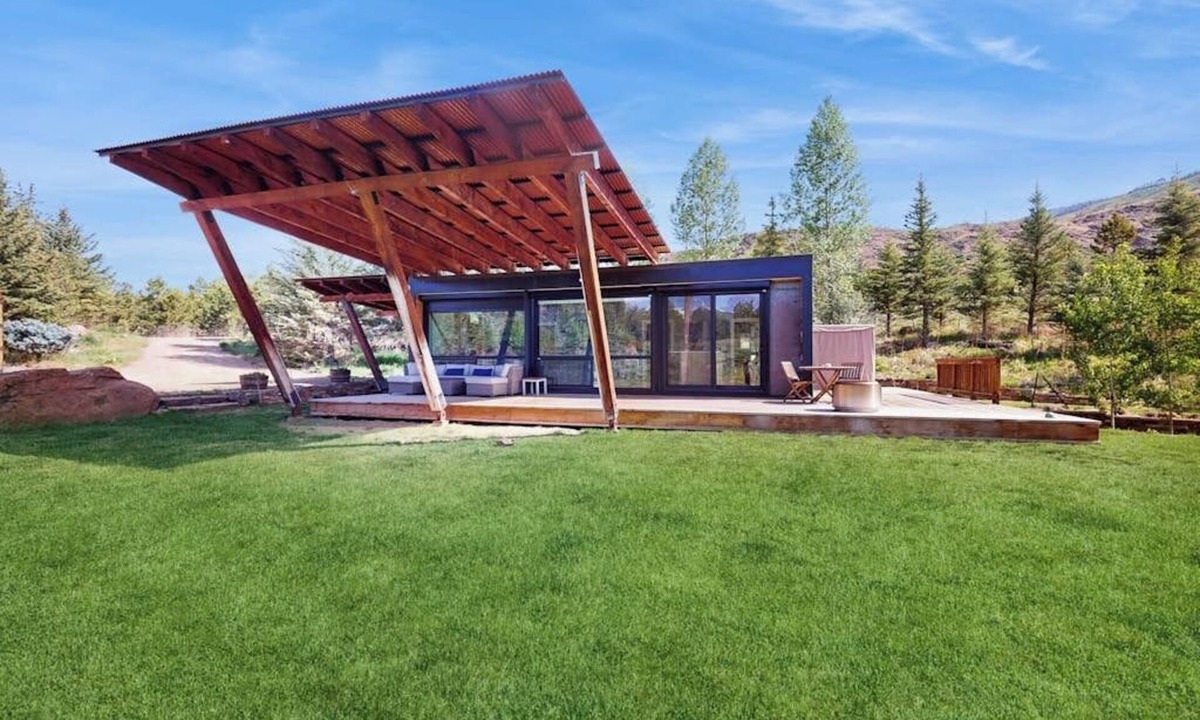 Carbondale House | Secluded unique home in prime location with deck, woodstove, & mountain view