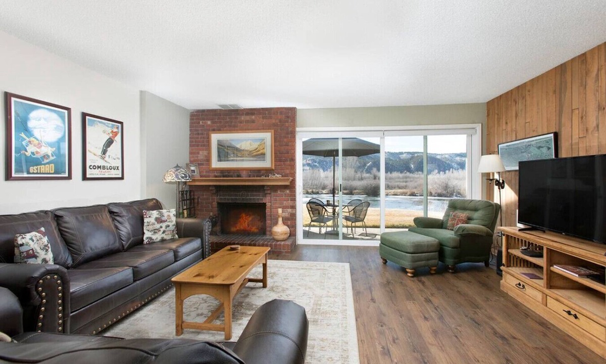 Carbondale Villa | Serene Pondside Townhome w/Views, Dog Friendly