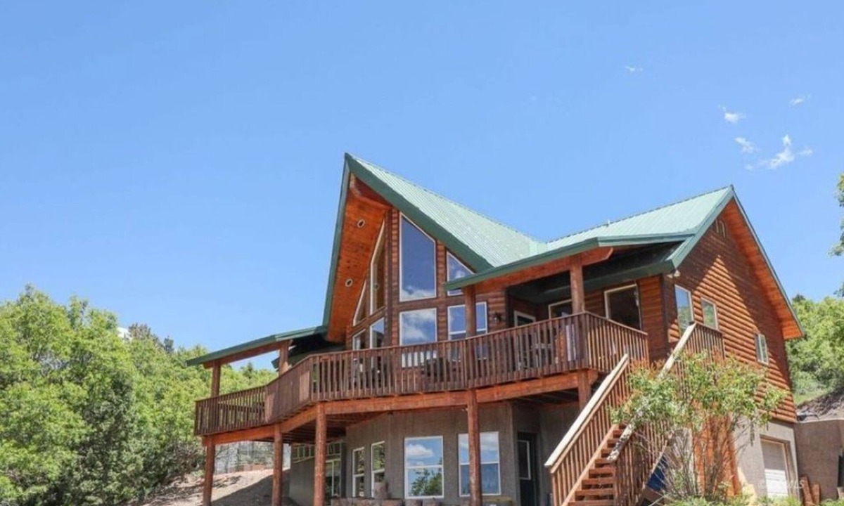 Mammoth Creek Cabin | "Seven Oaks Cabin” Near Duck Creek Village, Utah. Zion and Bryce Nearby!