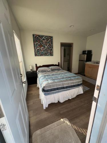 Putnam Hall House | Shaanti Retreat Cozy Studio Blue