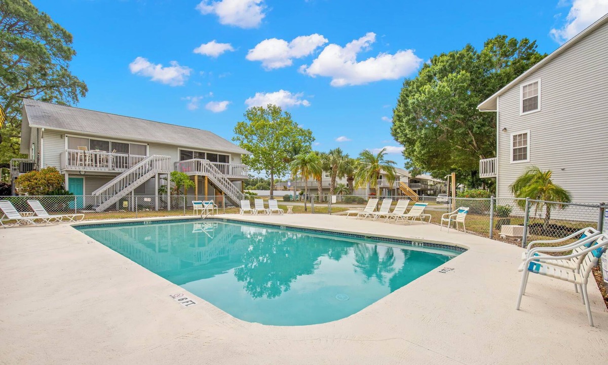 Palm Harbor House | SHERWOOD LAKES UNIT B ON THE PINELLAS TRAIL AND CLOSE TO BEACH