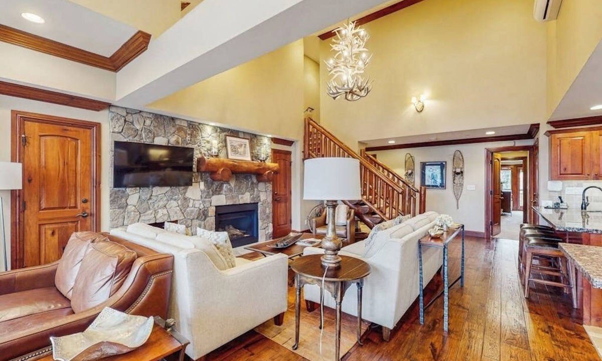 Vail Ski Chalet | Ski-in/out home w/alpine view, fireplace, AC, fast WiFi, shared pool/hot tubs/WD