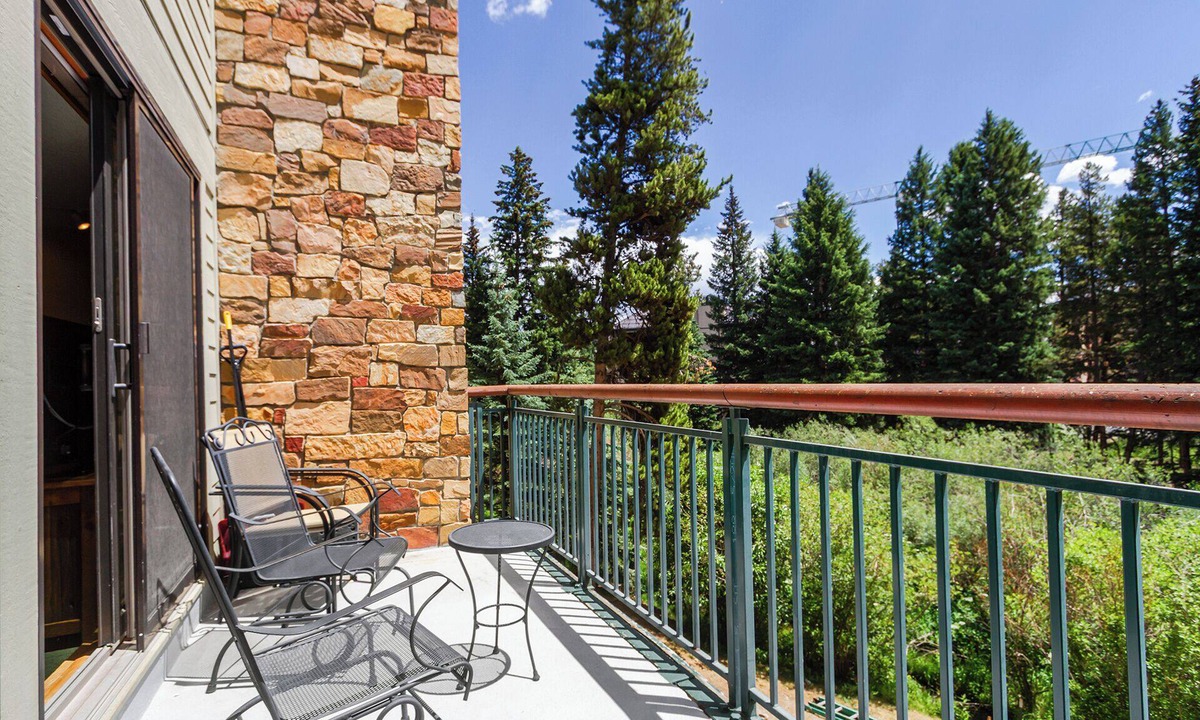 Peak 9 Condo | Ski-in/ski-out 1 bdrm condo, Hot tub access/pool, Gas fireplace, close to Main S