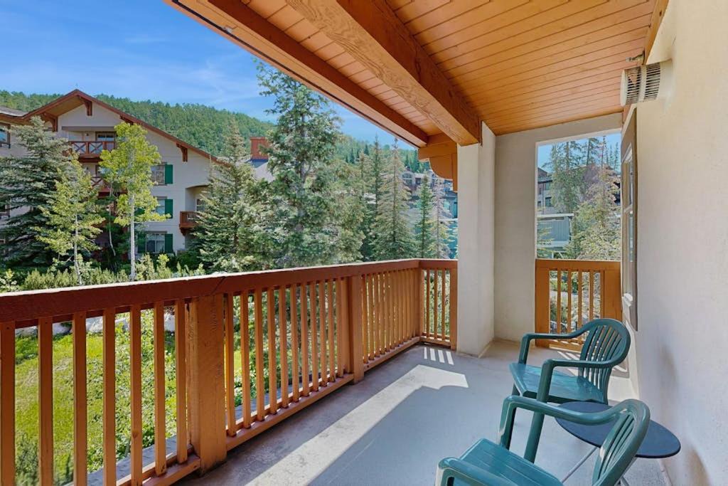 Salt Lake Mountain Resorts House | Ski-in - ski-out condo with mountain view shared hot tub pool & resort amenities