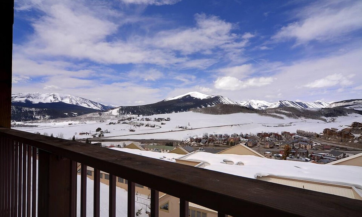 Mount Crested Butte Condo | Ski-In/Ski-Out! End Unit Condo w/Majestic Views & Free Shuttle