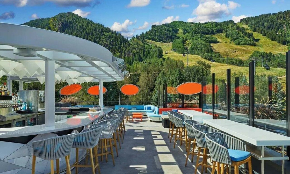 Aspen Condo | Ski-In, Ski-Out Luxury Aspen 3BR w/on-site dining and rooftop pool and hot tub!
