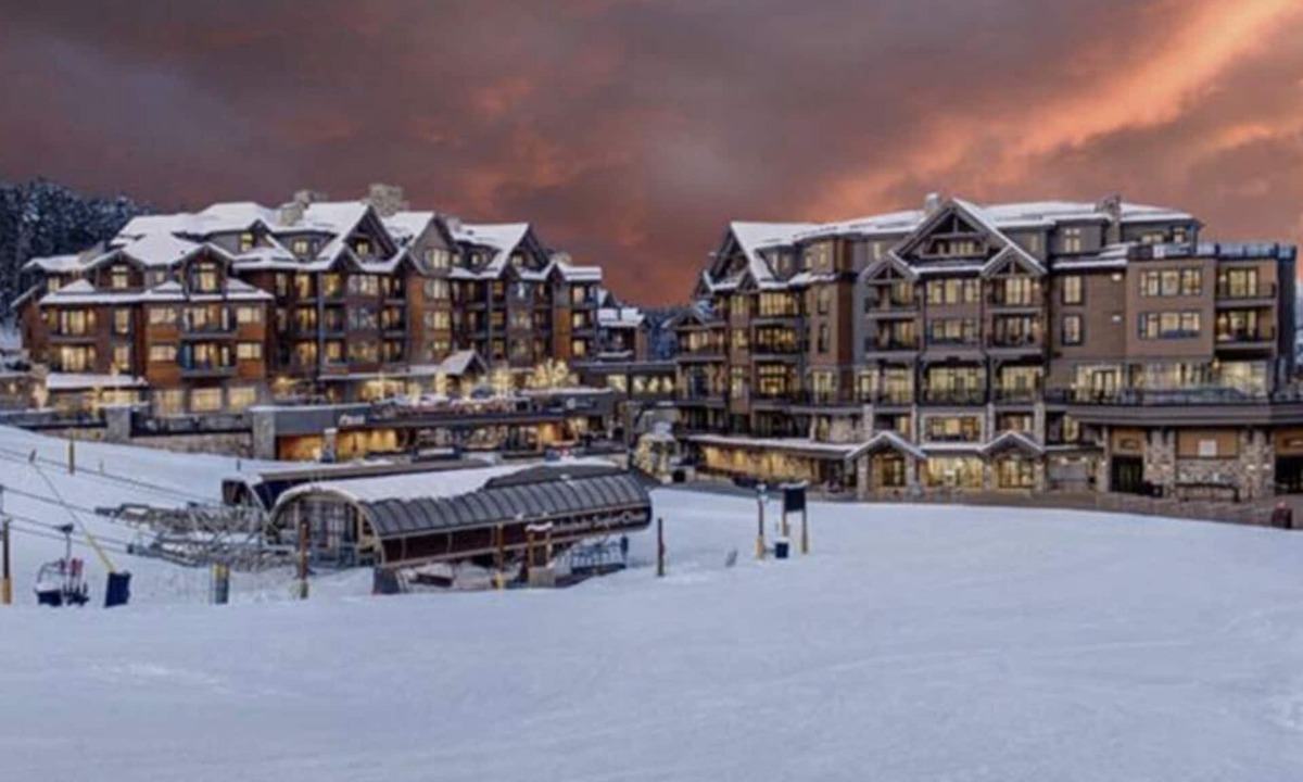 Peak 8 Ski Chalet | Ski in Ski out one bedroom