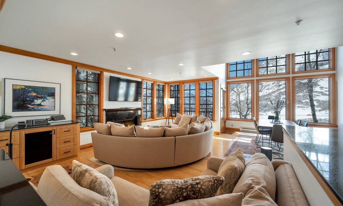 Salt Lake Mountain Resorts House | Ski in/Ski Out to Snowbird in Gorgeous Unit with Hot Tub and Beautiful Views