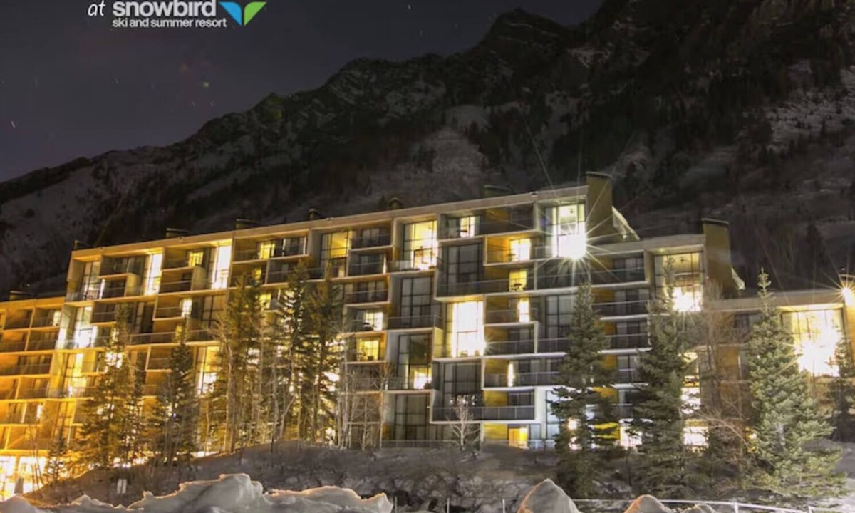 Salt Lake Mountain Resorts Hotel | Ski-in/ski-out unit for 4 people @Snowbird for New Year's week, 12/27-1/3