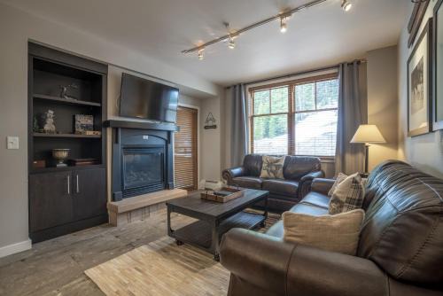 Winter Park Apartment | Ski Slope View Remodeled Zephyr Mountain Lodge Condo condo
