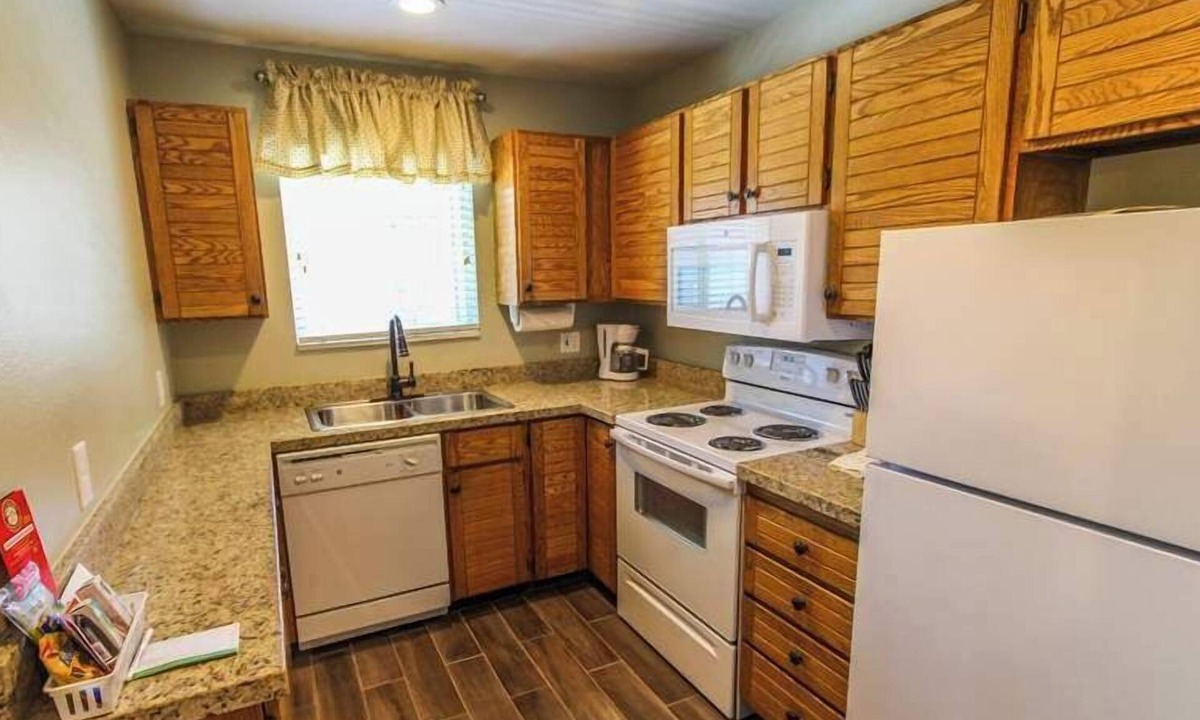 North Park City Apartment | Skiers Lodge | 1 Bedroom Suite w/Fireplace