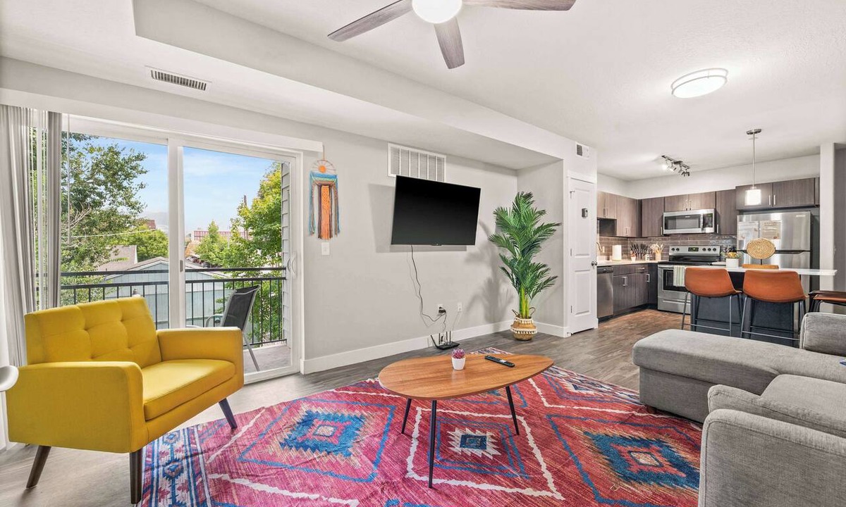 Fairpark Apartment | SLC - Convention - Delta Center - Hot Tub - Parking