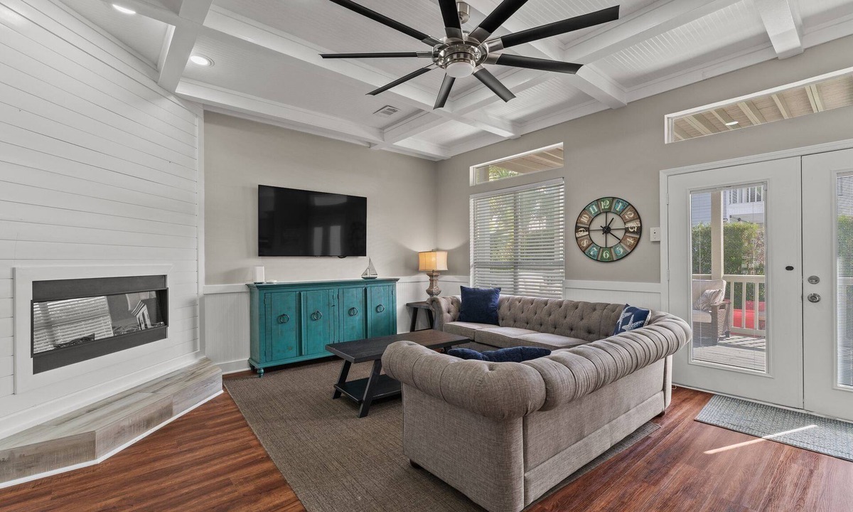 Crystal Shores House | Sleeps 16/Walk to Beach/6BR w/Bunk Room/Perfect for Families & Groups