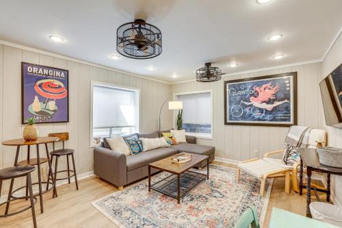 Sloan Lake Apartment | 'Southern Comfort at the Blue Door' in Sloan Lake