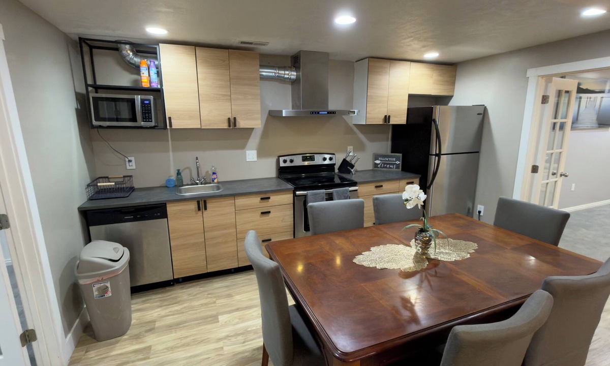 Lehi House | Spacious 3-Bedroom Basement Suite with Kitchen & Laundry
