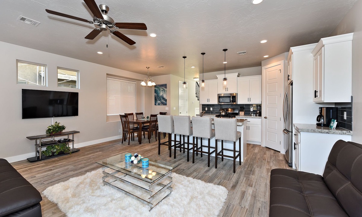 St. George Villa | Spacious 3BR Sleeps 10 - Poolside on the 9th Hole