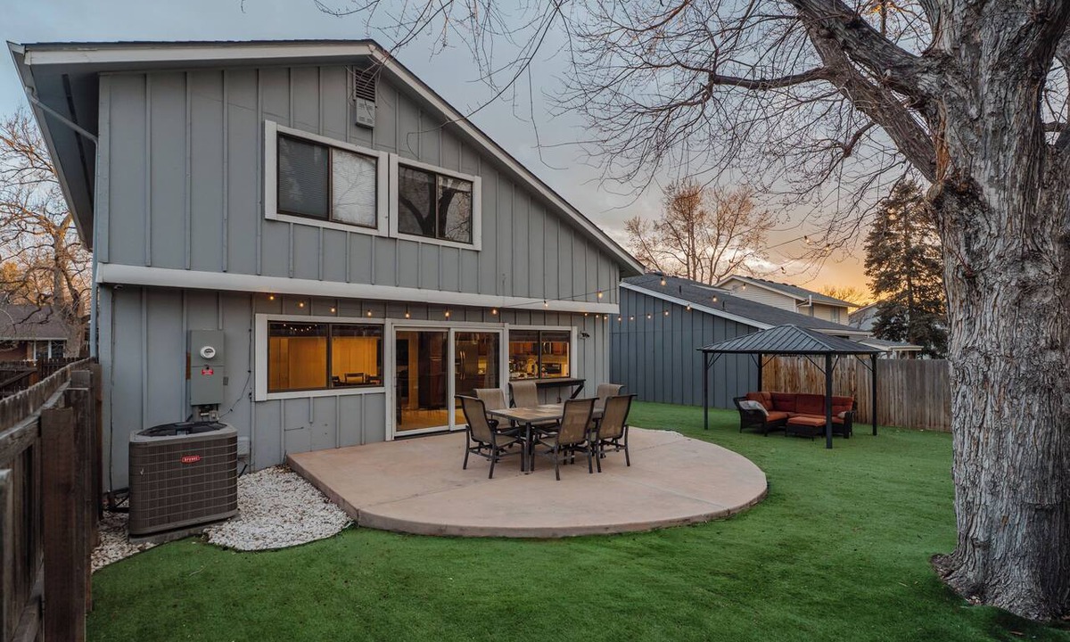 Dam East - West House | Spacious 4-Bedroom Home