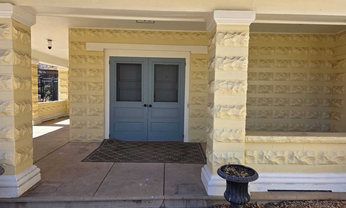Broadmoor House | Spacious 5-bedroom house in Colorado Springs