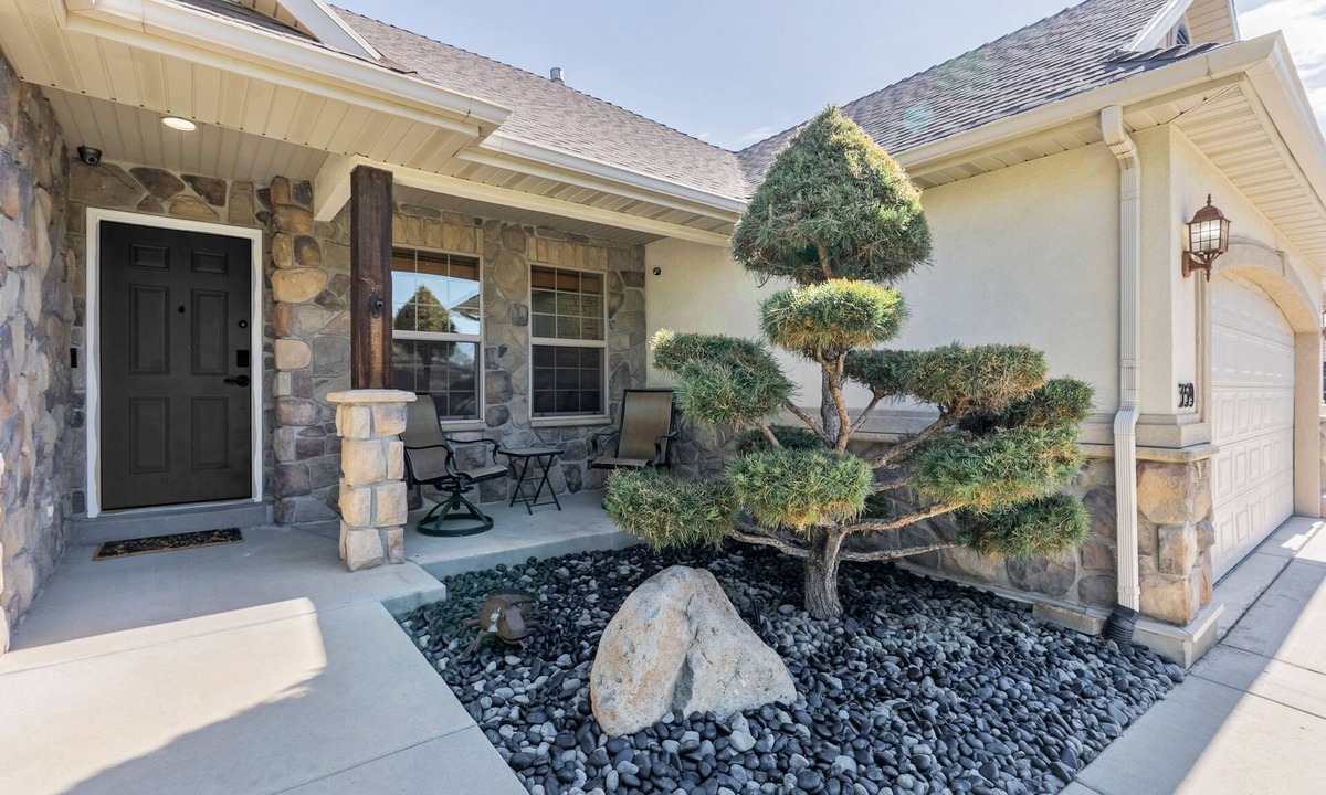 Orem House | Spacious cozy 6 bedroom just 20 minutes from Sundance Ski resort.