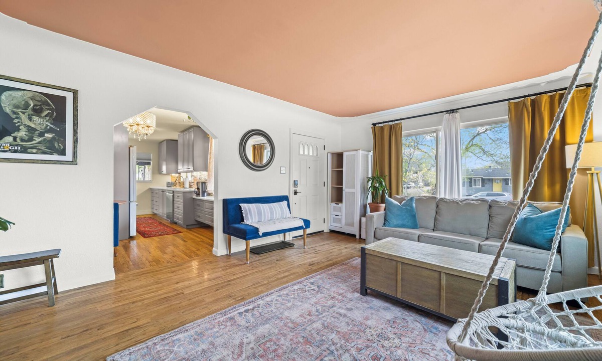 Washington Virginia Vale House | Spacious Home for 7 with BBQ and Fenced Yard