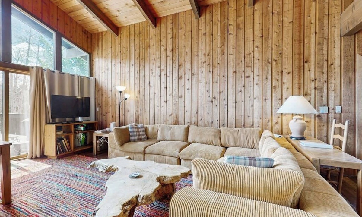 Mountain Valley Cabin | Spacious Mountain Lodge-Style Home with Free WiFi - Nearby Ski Access
