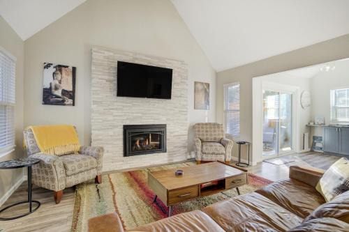 Rockrimmon House | Spacious Rockrimmon Getaway - Sleeps 14 - GameRoom