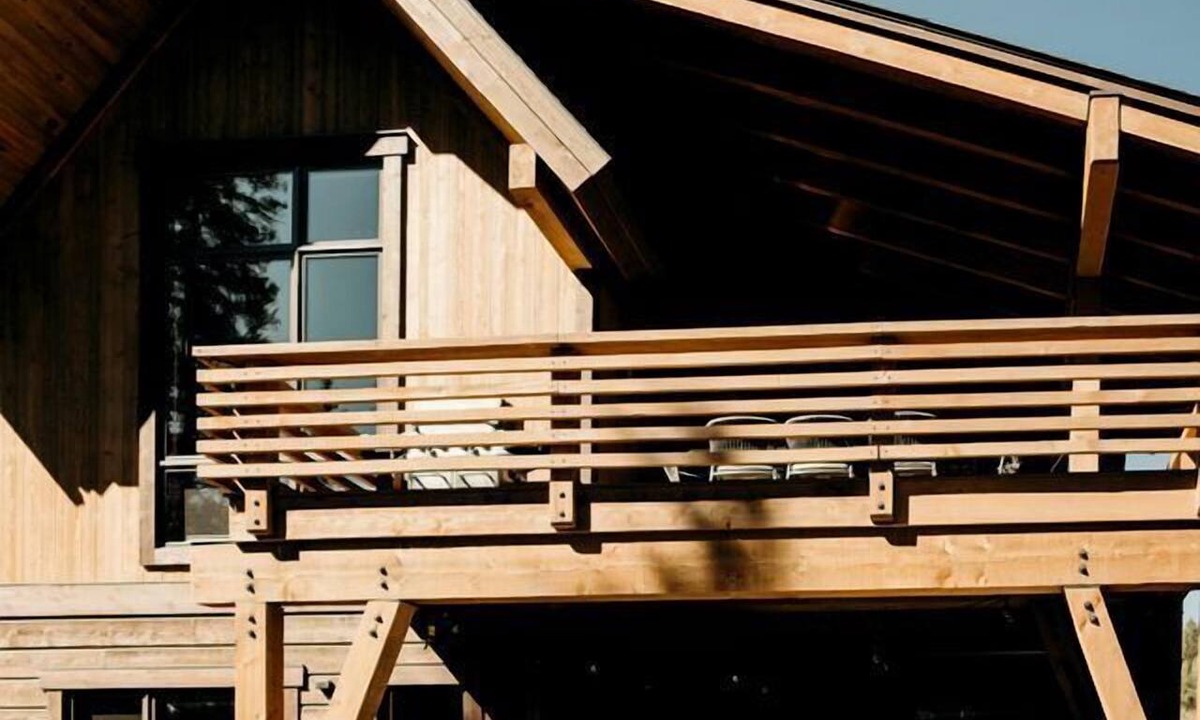 Warrior's Mark Boat Rental | Spectacular Luxury Cabin with Jacuzzi and Breathtaking Design Spaces in Colorado