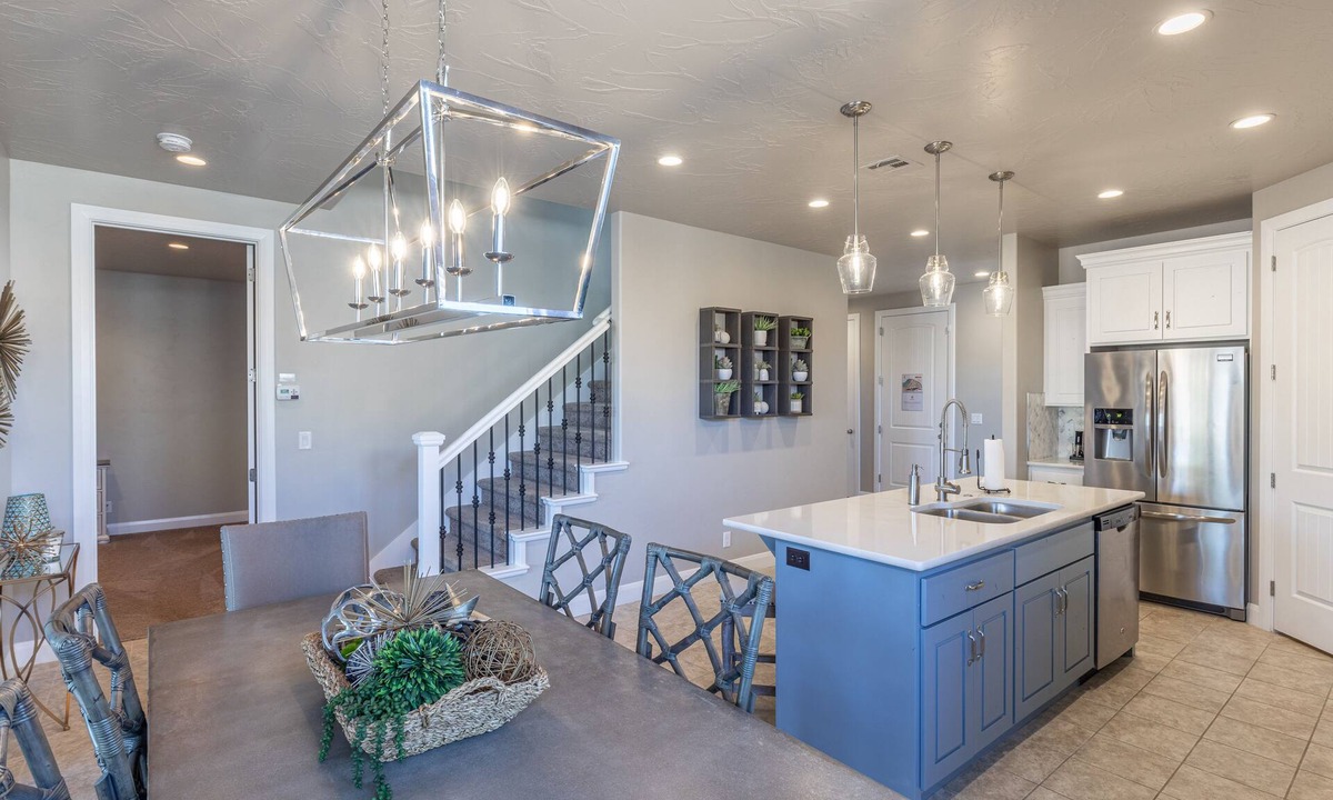 St. George Villa | Sprawling 4BR Sleeps 12 - Pool Table & Fire Pit