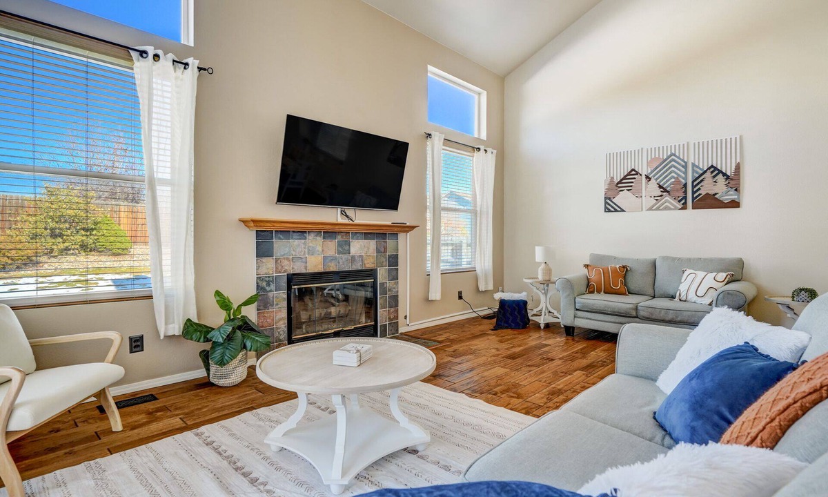 Briargate House | Springs Comforts | Pets OK | Ping Pong