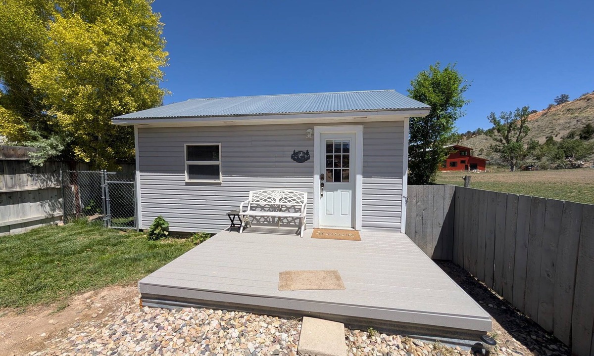 Tropic Cottage | Stan's Hideaway in Tropic 9 miles to Bryce Canyon, Tucked away & private, Unique