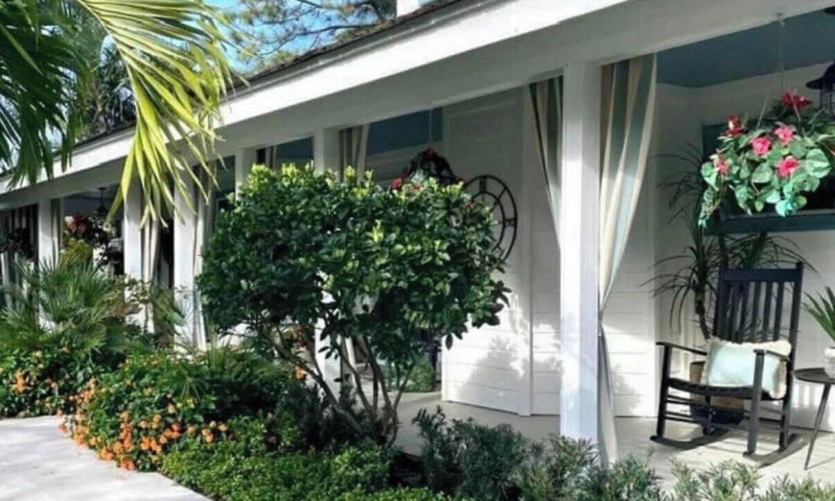 Jupiter House | Story Book Pool Home on lake! 3 bedrooms, loft, office and 3 baths