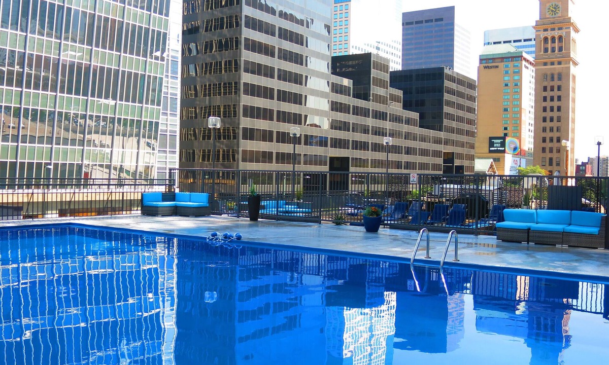 Downtown Denver Condo | STUDIO 13 AMAZING VIEWS, KING-SIZE BED, POOL, GYM, GREAT LOCATION