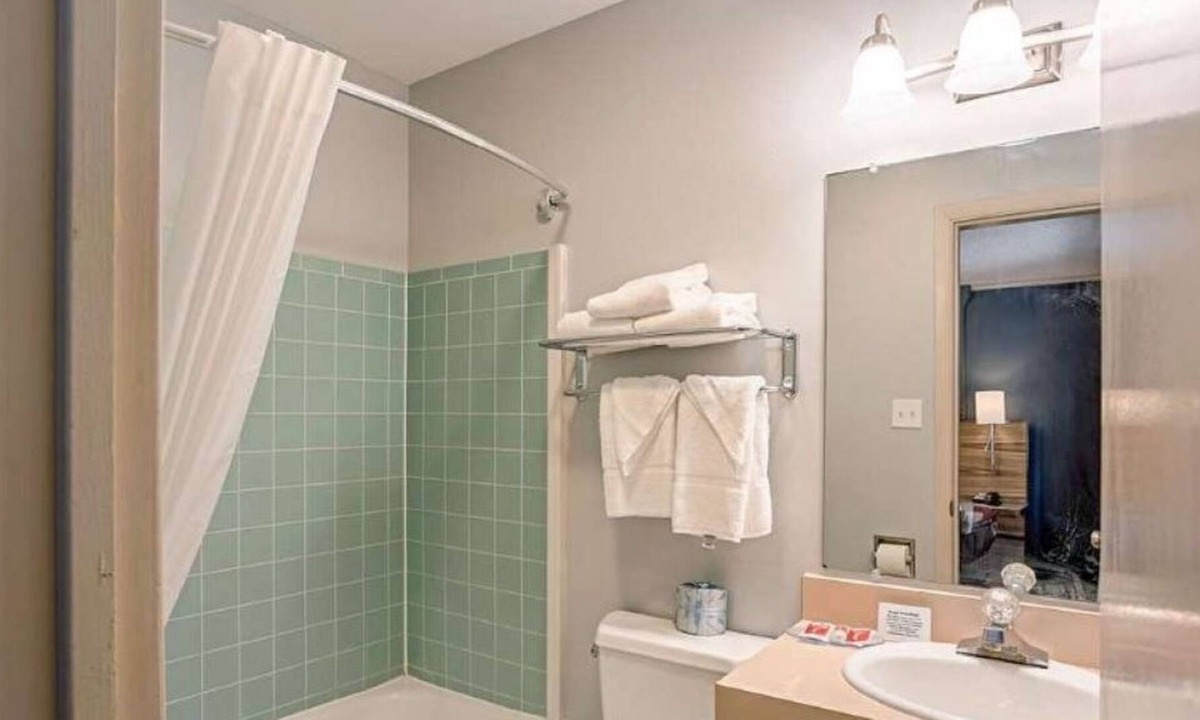 Clinton Apartment | Studio Available in Clinton, IA