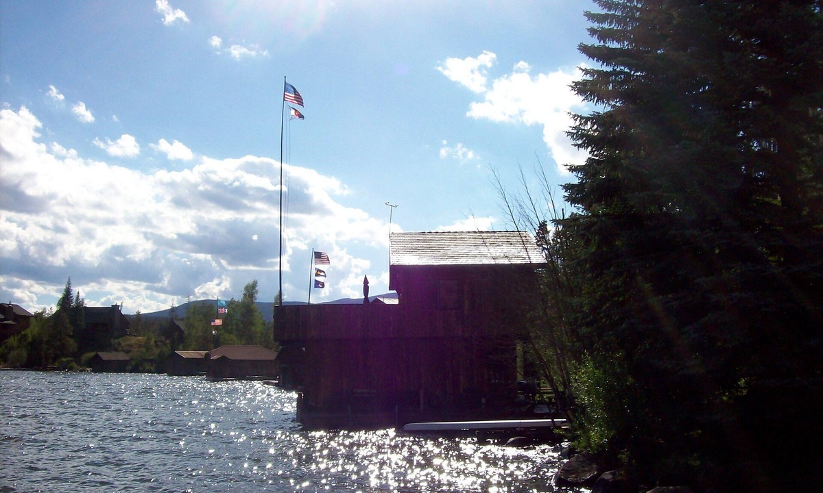 Grand Lake Cabin | Studio Boathouse cabin over water