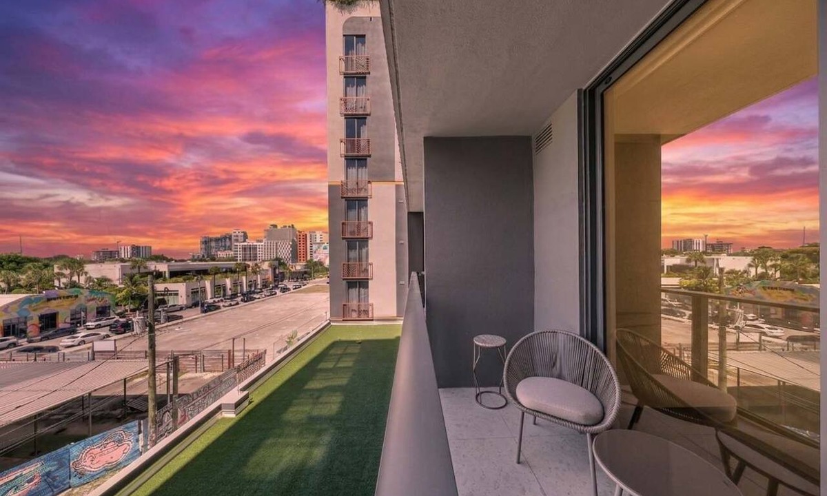 Wynwood Art District Apartment | Studio | Private Terrace | Rooftop Pool & Gym